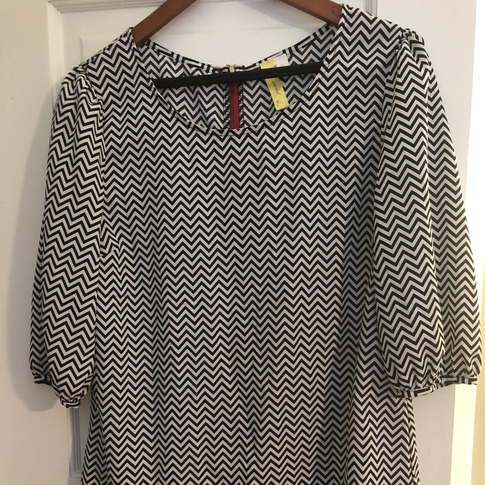 Black and white zig zap print  blouse size large